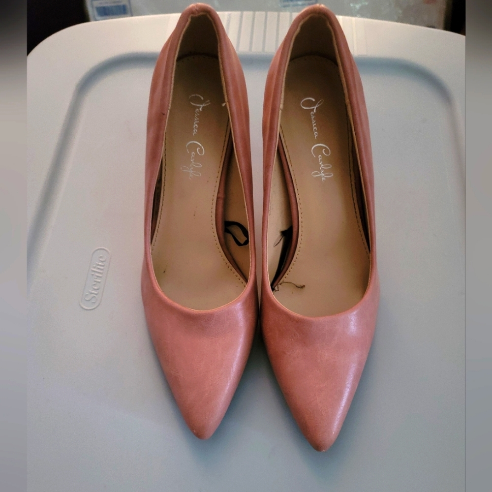 EUC. Jessica Carlyle light pink leather pumps. Size 7.5.